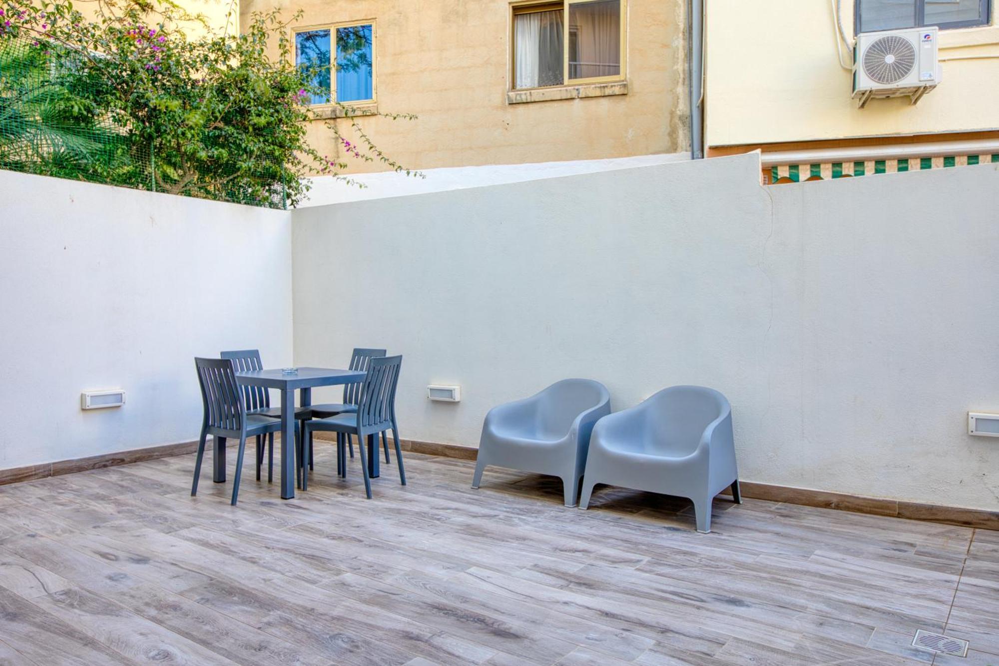 Unique Two Bedroom Apt With Huge Outdoor Area And Close To Entertainment Is-Swieqi Экстерьер фото